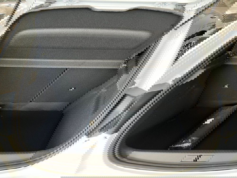 Peugeot 208 nuova a Bari (9)