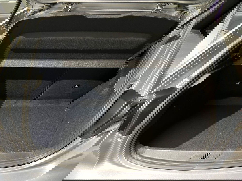 Peugeot 208 nuova a Bari (10)