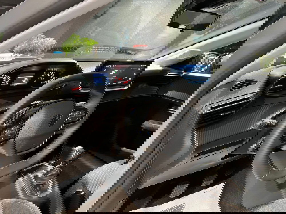 Peugeot 208 nuova a Bari (14)