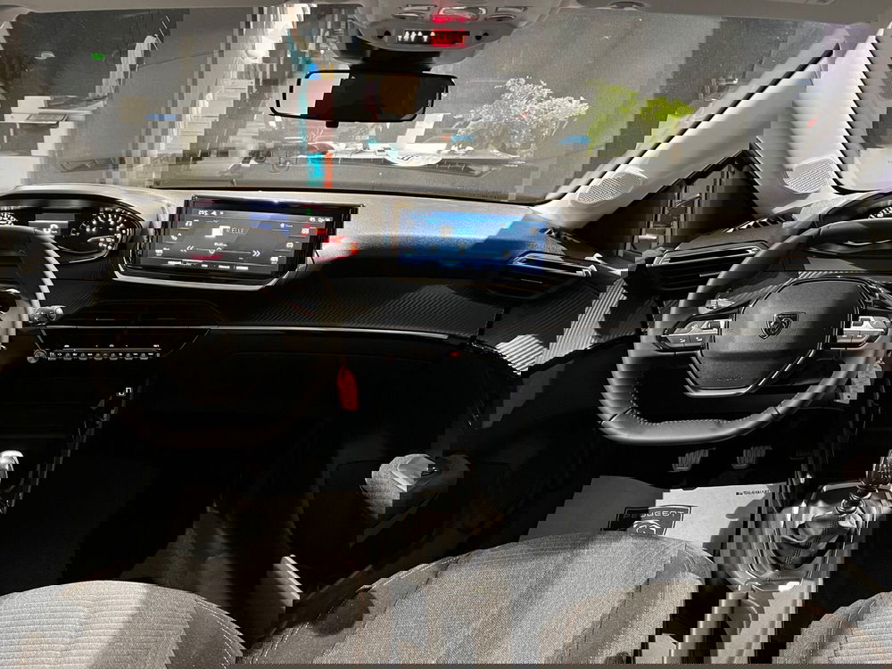 Peugeot 208 nuova a Bari (18)