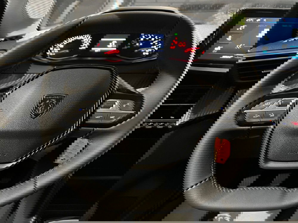 Peugeot 208 nuova a Bari (20)