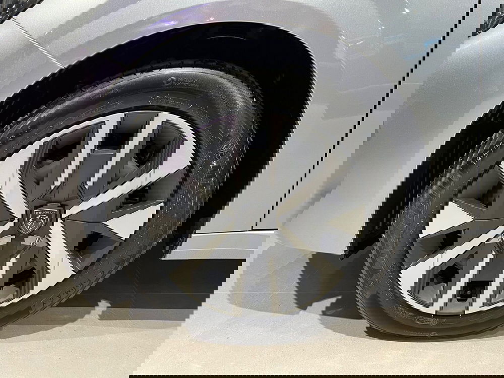 Peugeot 208 nuova a Bari (5)