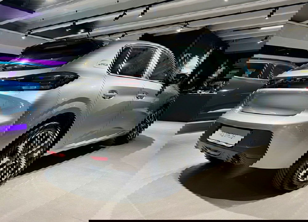 Peugeot 208 nuova a Bari (9)