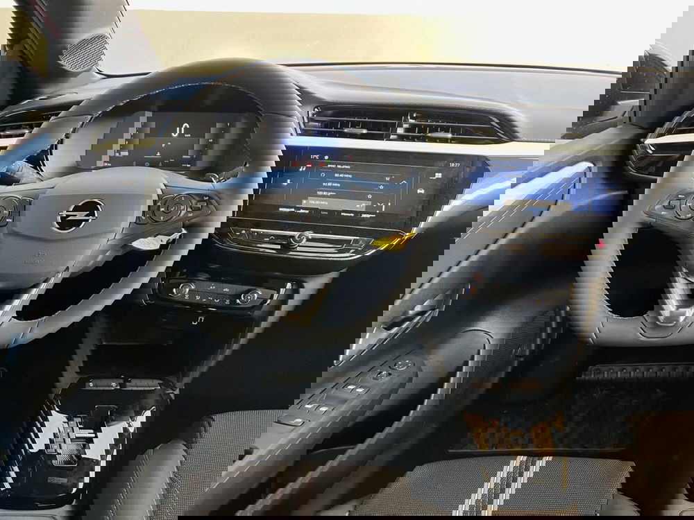 Opel Corsa nuova a Bari (18)