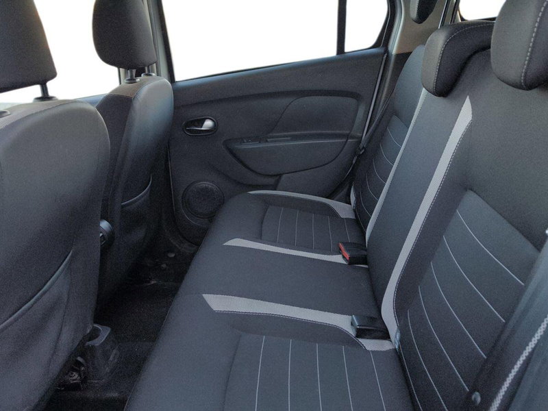 Dacia Logan usata a Siena (11)