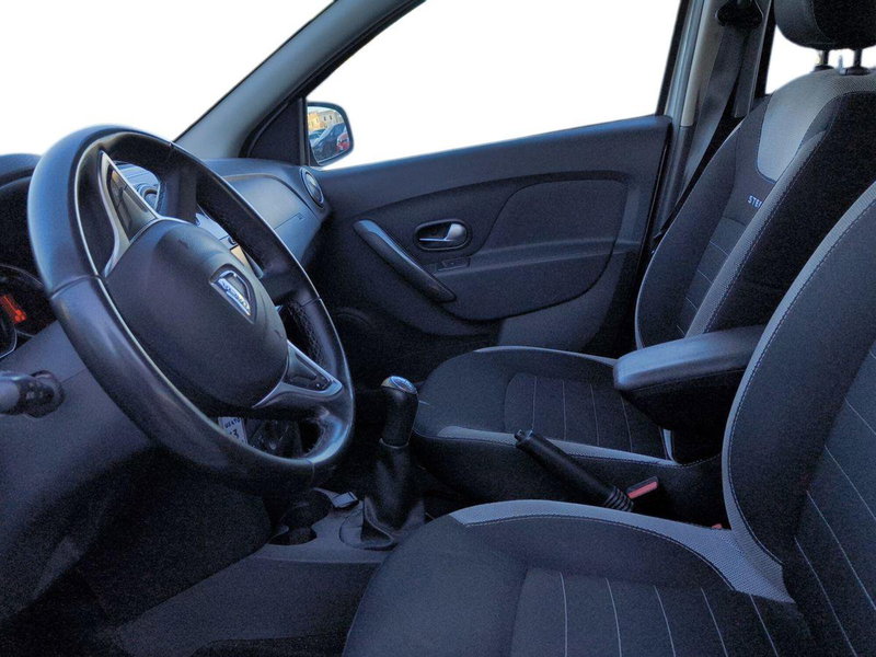 Dacia Logan usata a Siena (9)