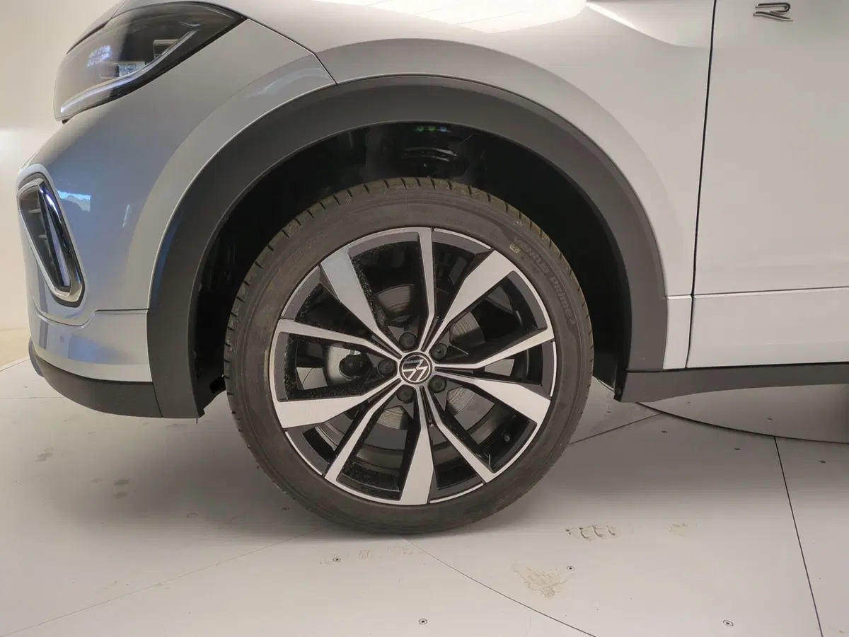 Volkswagen T-Cross nuova a Avellino (11)
