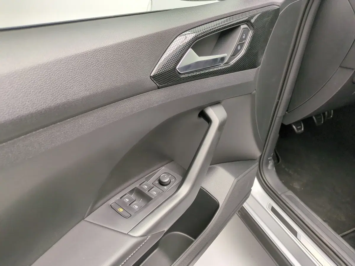 Volkswagen T-Cross nuova a Avellino (17)