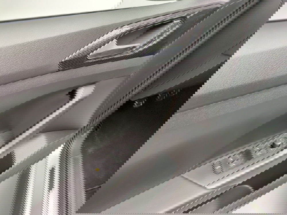 Volkswagen T-Cross nuova a Avellino (17)