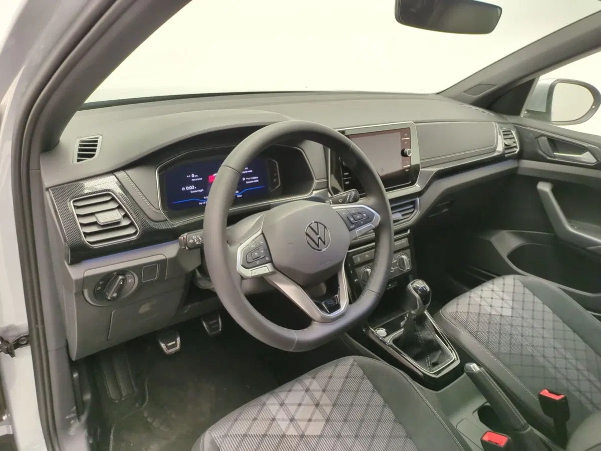 Volkswagen T-Cross nuova a Avellino (19)