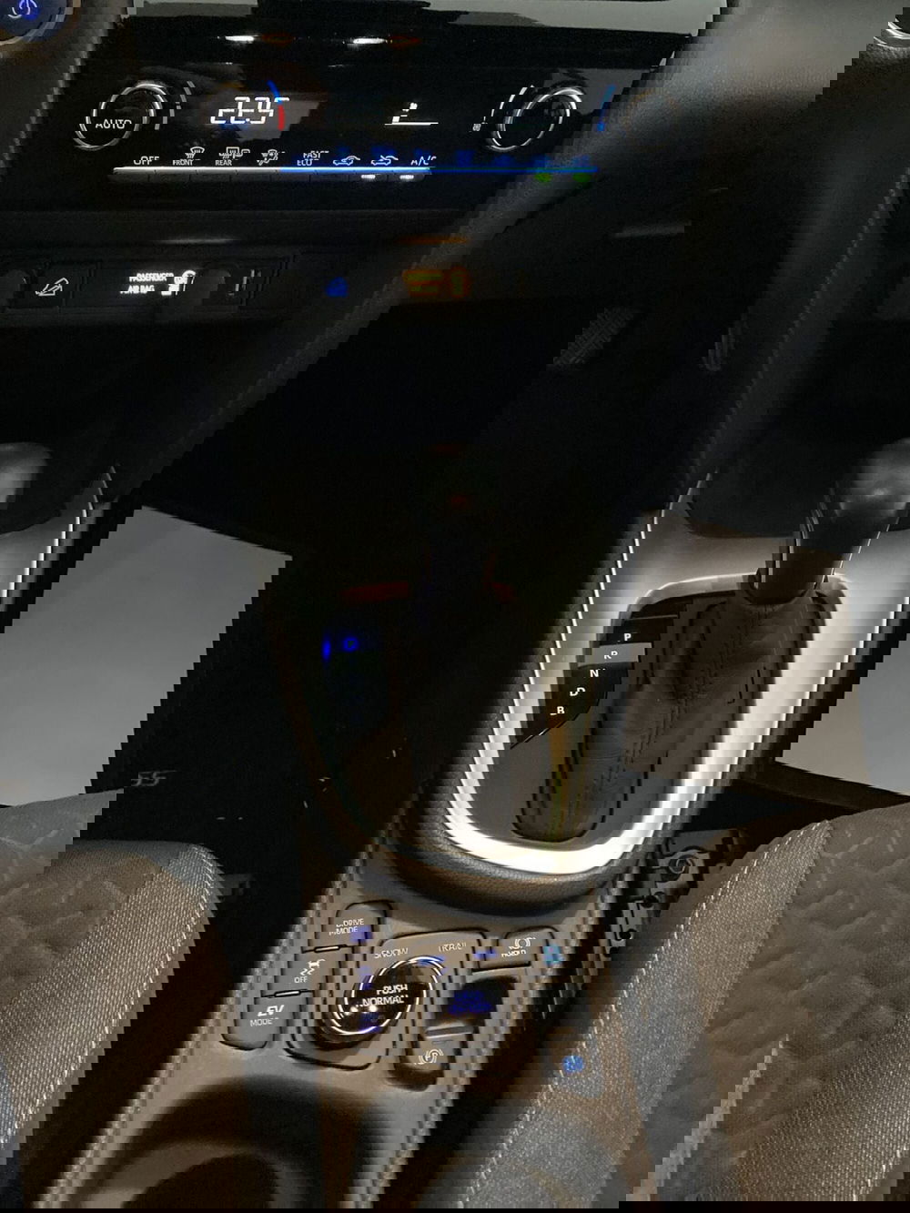 Toyota Yaris Cross usata a Barletta-Andria-Trani (11)