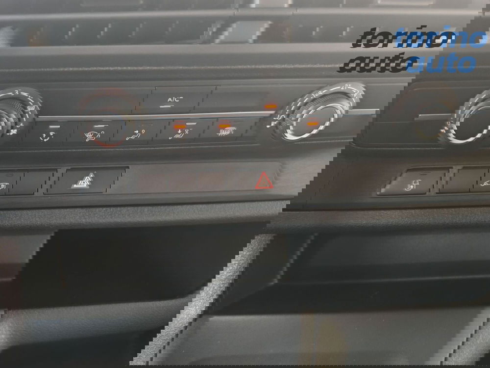 Opel Vivaro Furgone nuova a Torino (20)