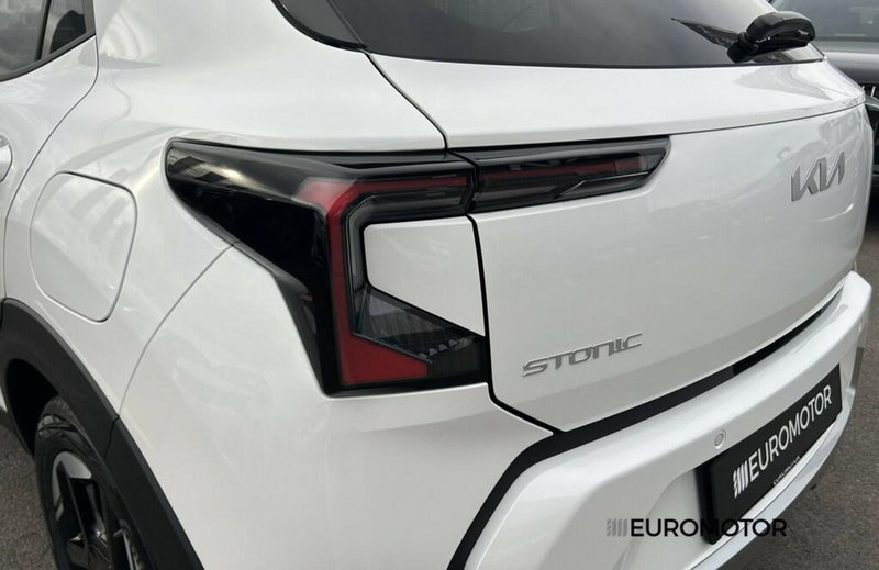 Kia Stonic nuova a Bari (13)