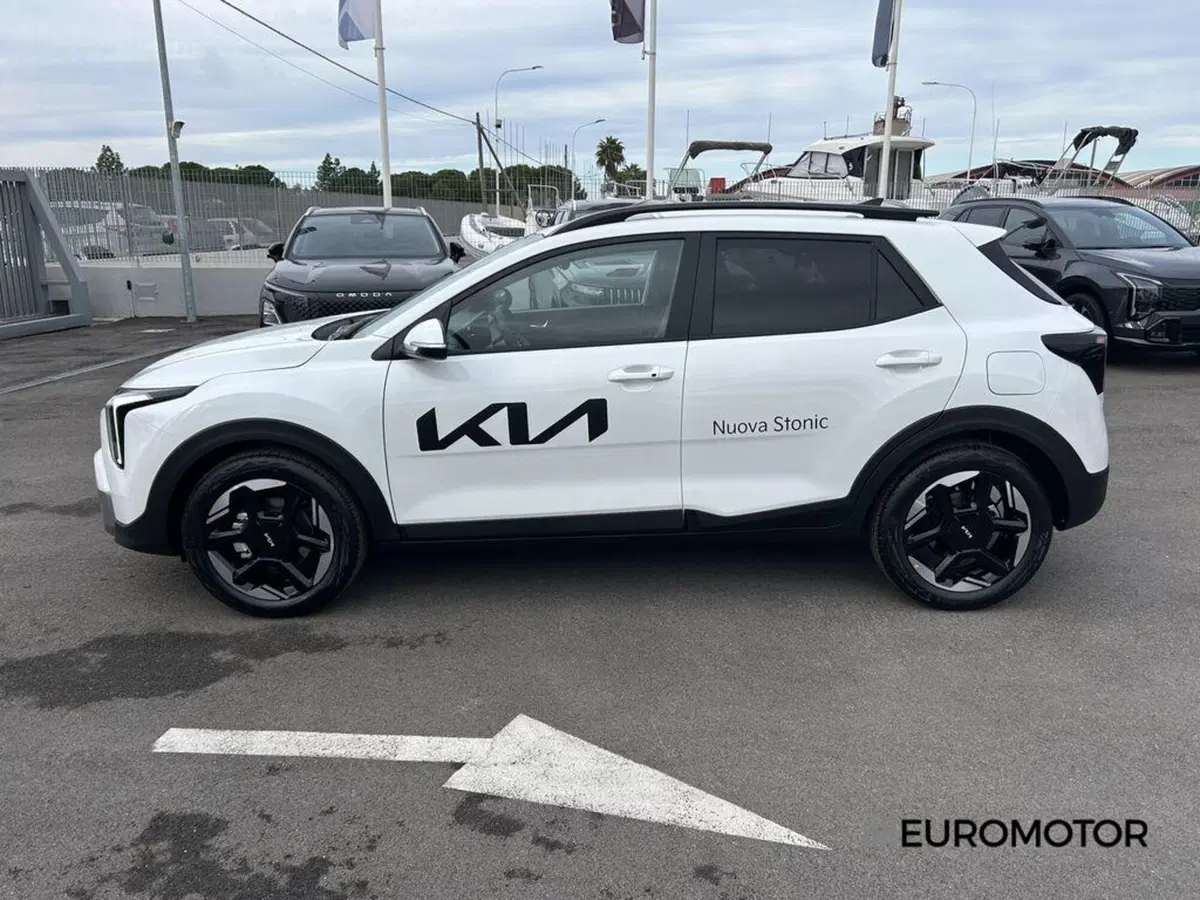 Kia Stonic nuova a Bari (8)
