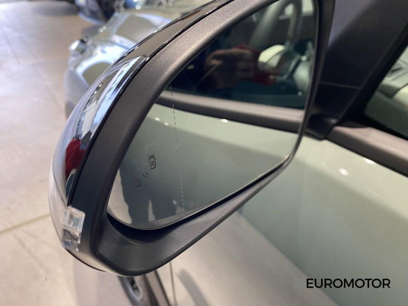 Kia Stonic nuova a Bari (13)