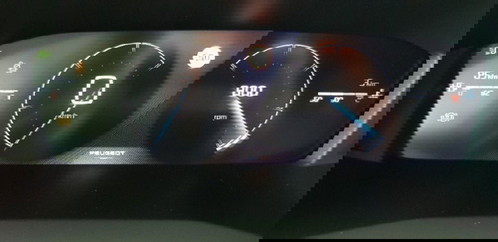 Peugeot 2008 nuova a Pordenone (17)