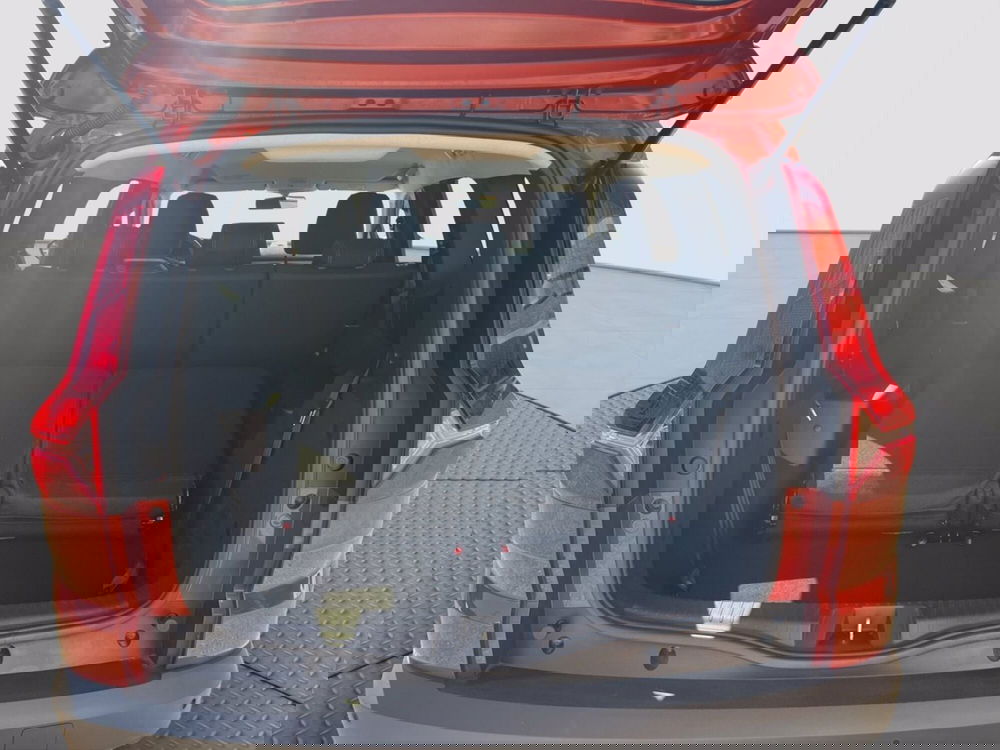 Dacia Jogger usata a Roma (16)