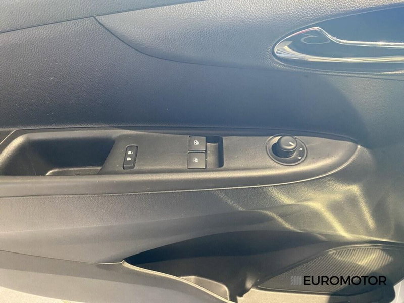Opel Karl usata a Bari (15)
