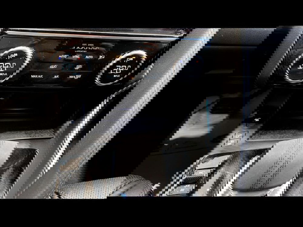 Jaguar E-Pace usata a Varese (12)