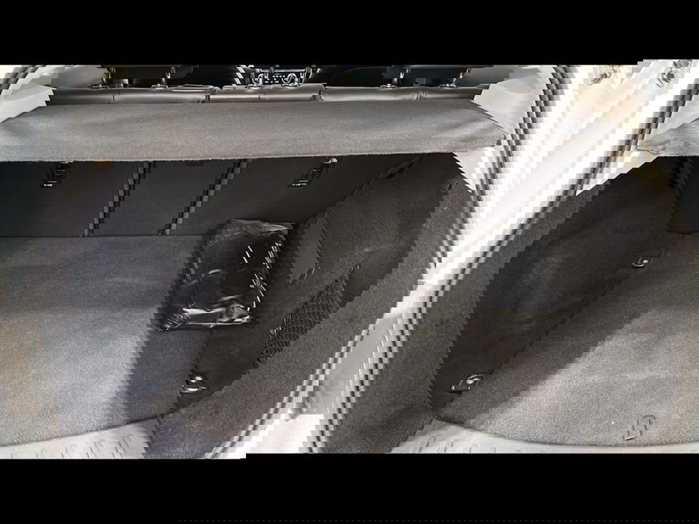 Jaguar E-Pace usata a Varese (13)