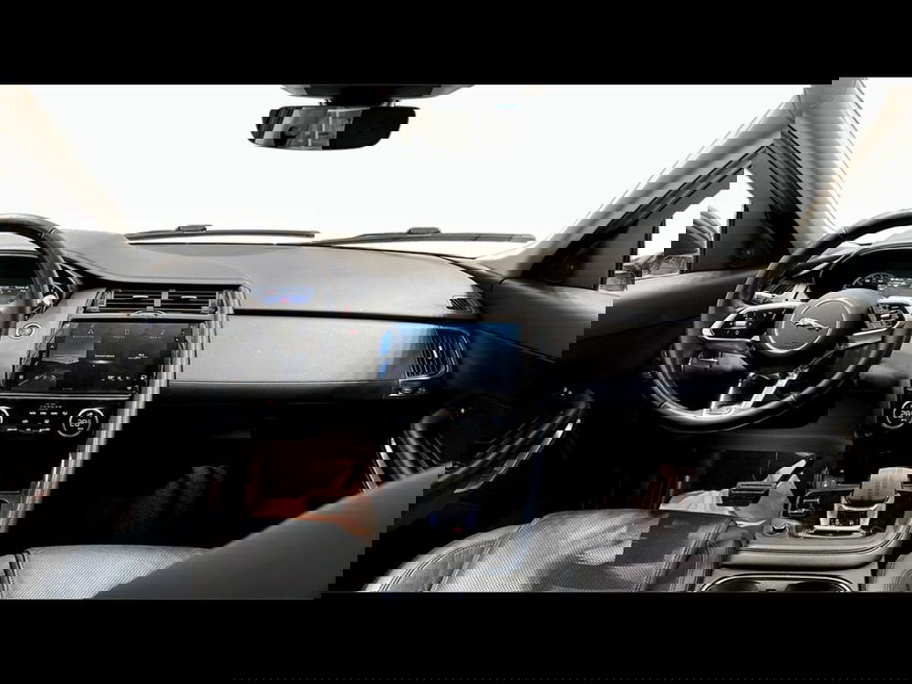 Jaguar E-Pace usata a Varese (4)