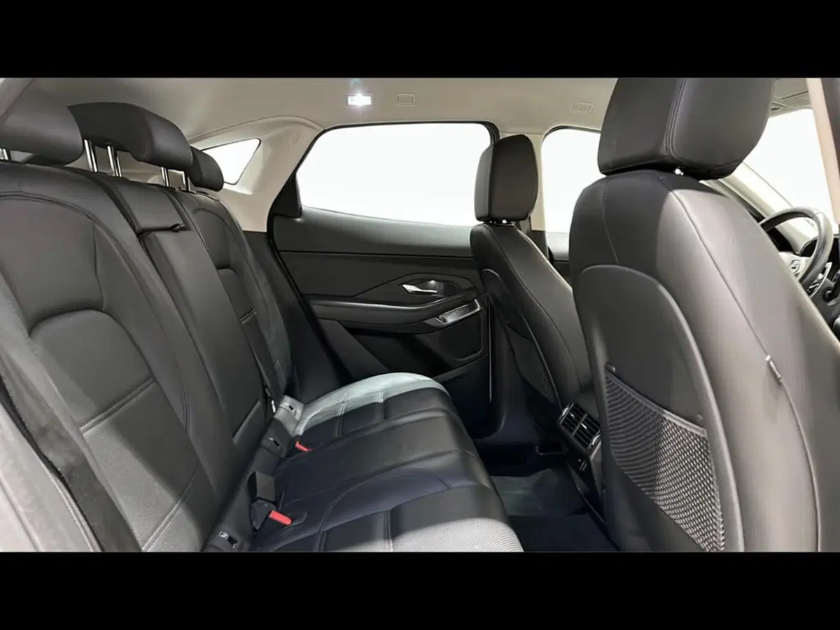 Jaguar E-Pace usata a Varese (5)