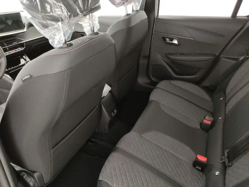 Peugeot 208 nuova a Caserta (15)