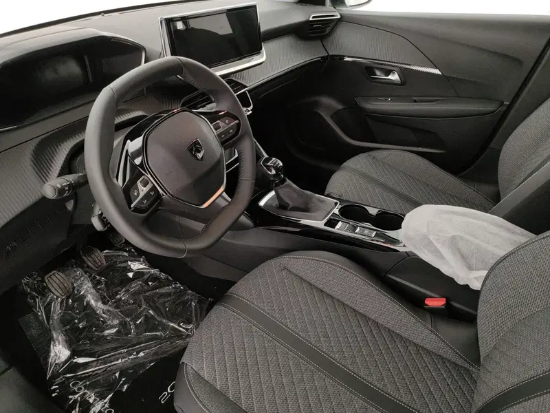 Peugeot 208 nuova a Caserta (11)