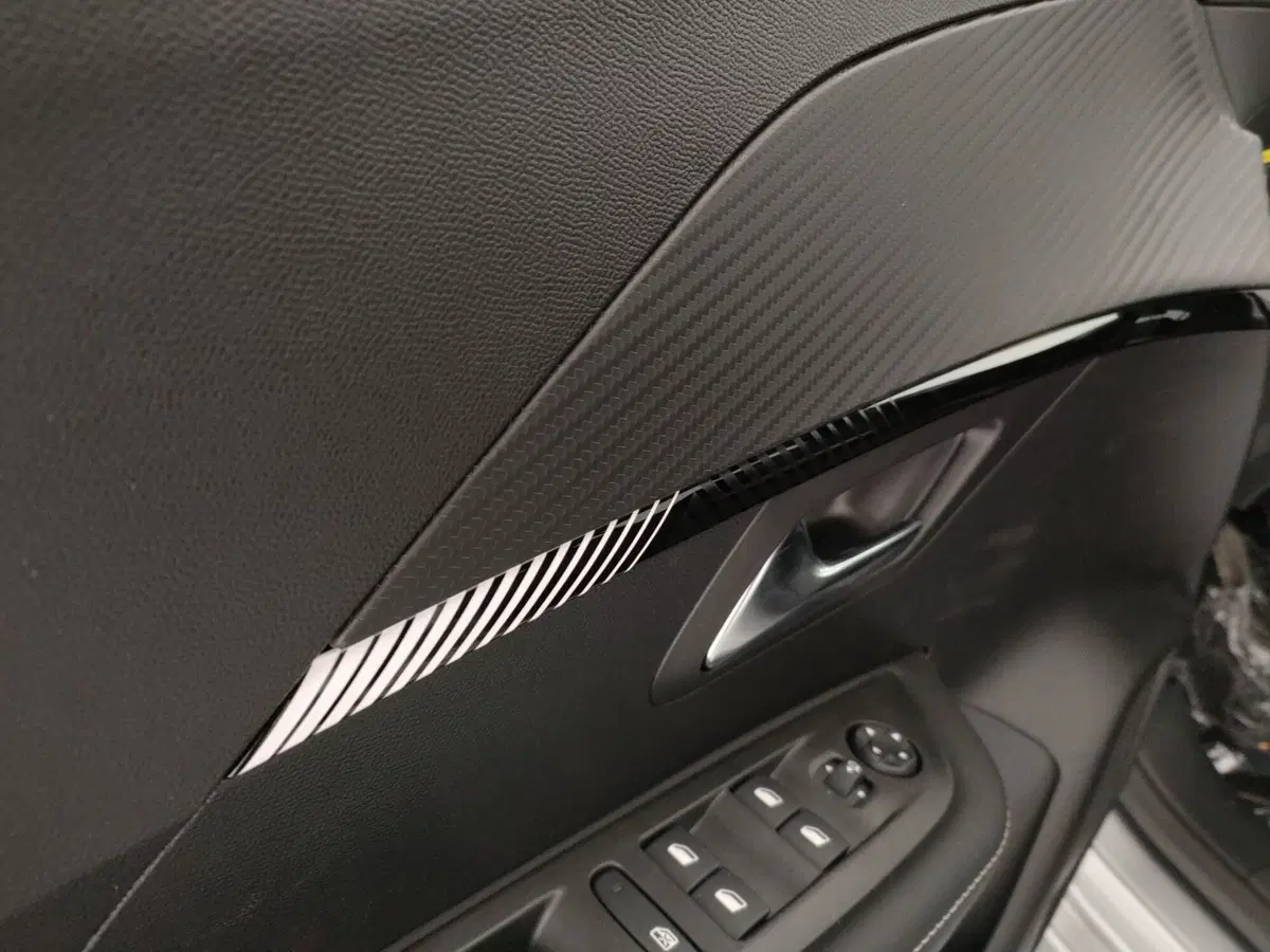 Peugeot 208 nuova a Caserta (15)