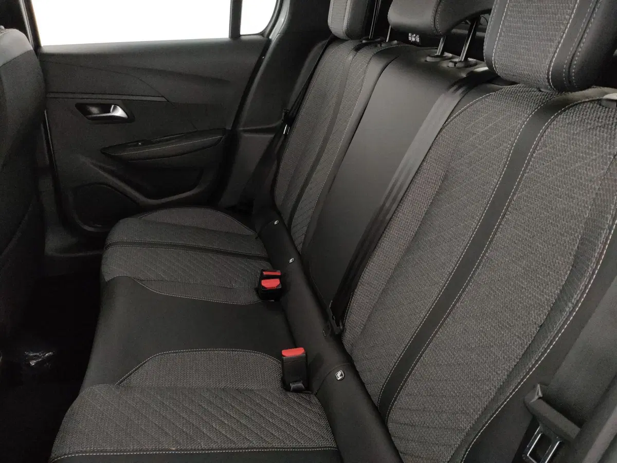 Peugeot 208 nuova a Caserta (18)