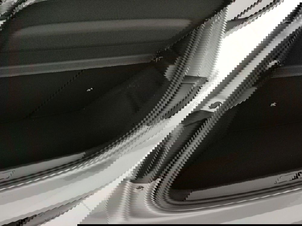 Peugeot 208 nuova a Caserta (9)