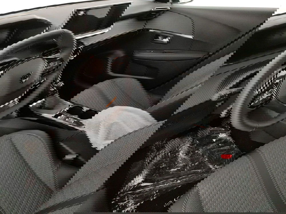 Peugeot 208 nuova a Caserta (11)