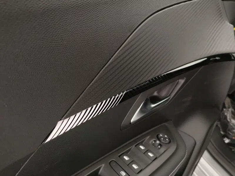 Peugeot 208 nuova a Caserta (15)