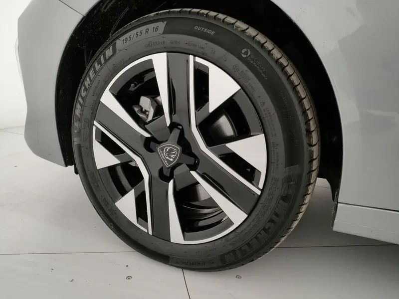 Peugeot 208 nuova a Caserta (16)