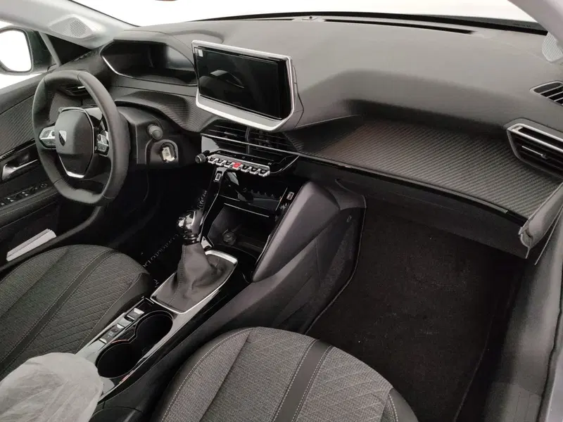 Peugeot 208 nuova a Caserta (20)