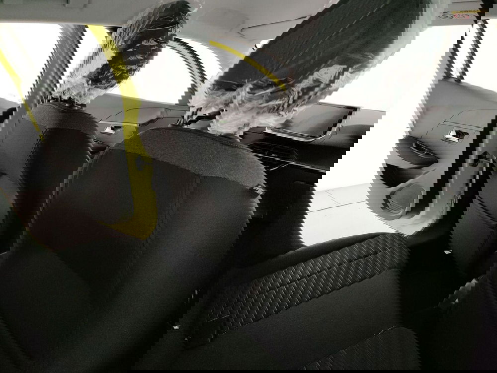 Peugeot 208 nuova a Caserta (10)