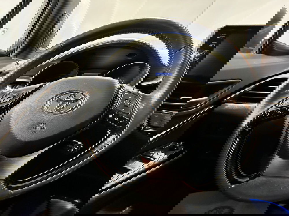 Toyota Toyota C-HR usata a Milano (10)