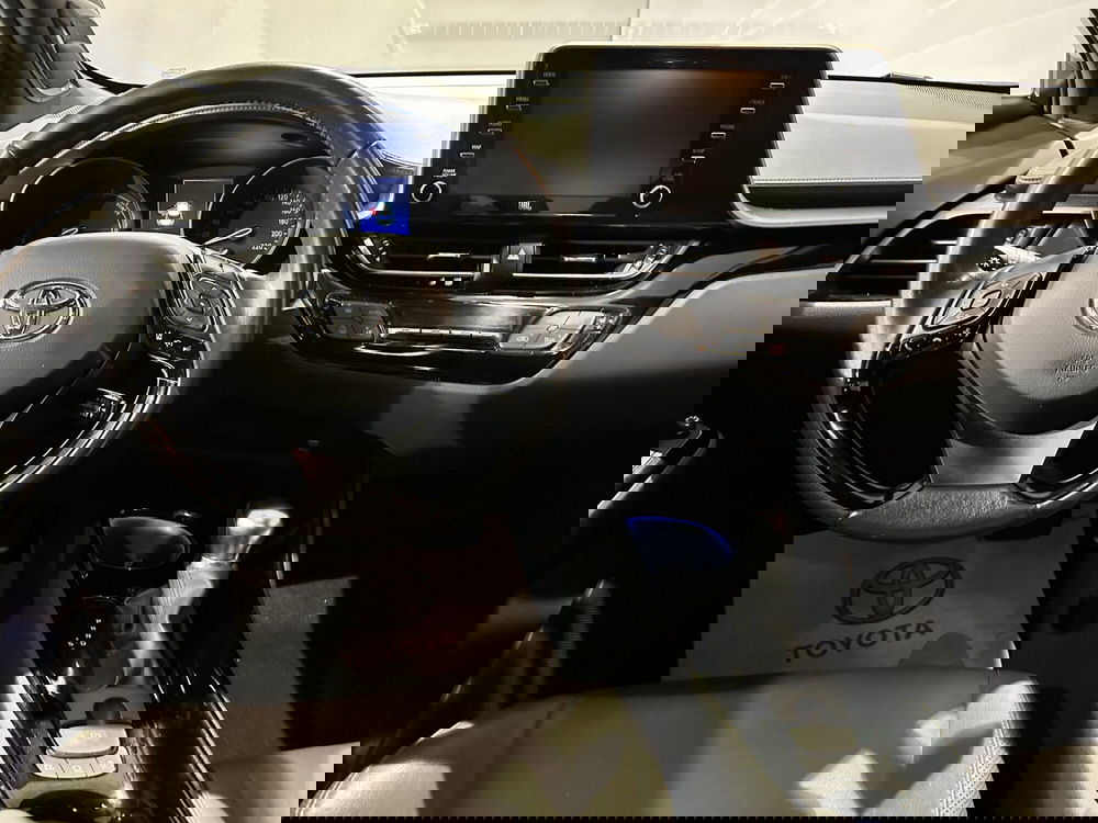 Toyota Toyota C-HR usata a Milano (9)