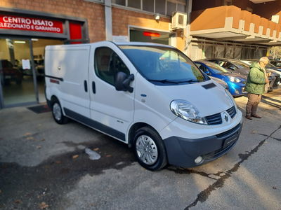Renault Trafic Furgone T29 2.0 dCi/90 PC-TN Furgone 6 posti Generique del 2008 usata a Imola