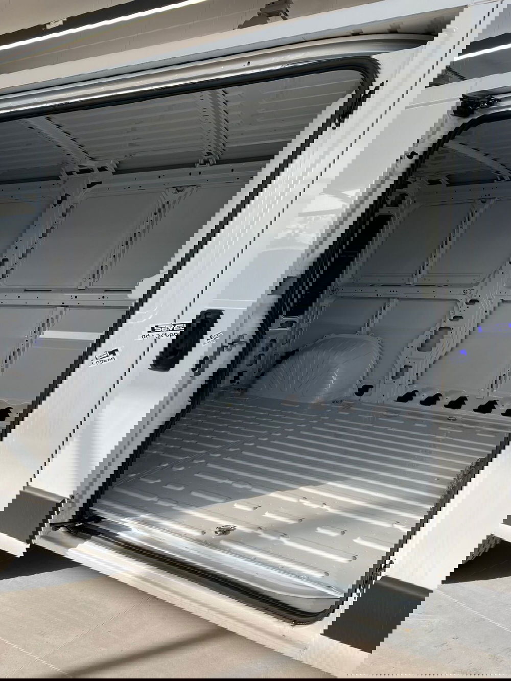 Peugeot Boxer Furgone nuova a Bari (9)