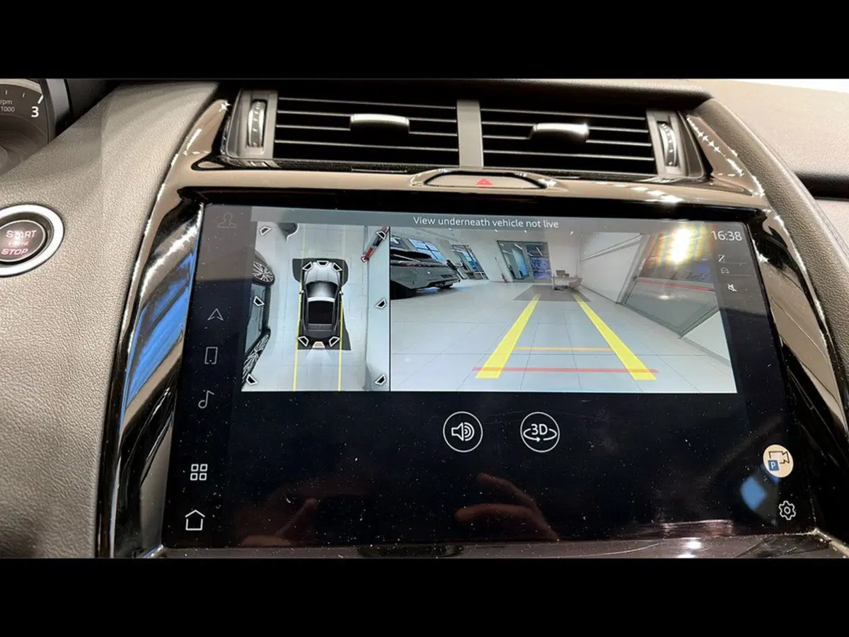 Jaguar E-Pace usata a Varese (11)