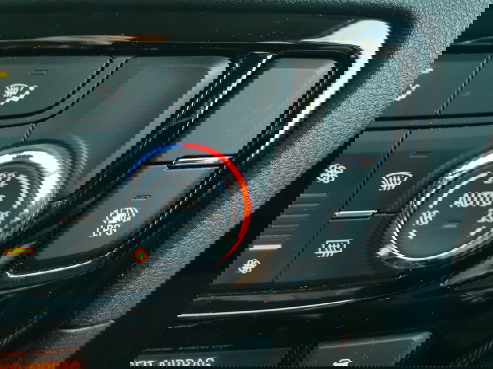 Opel Mokka usata a Taranto (17)