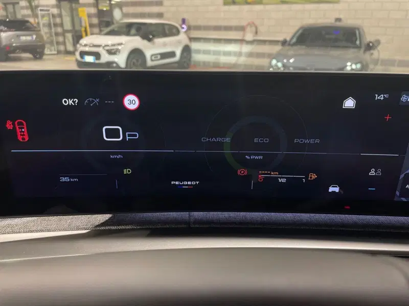Peugeot 5008 nuova a Salerno (12)