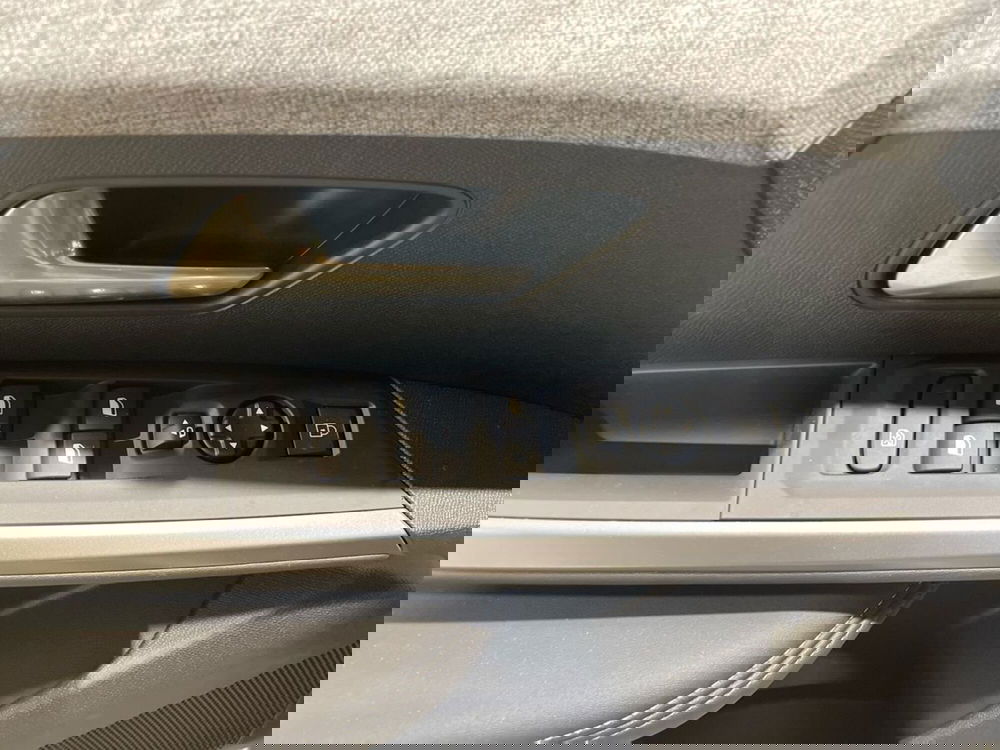 Peugeot 5008 nuova a Salerno (13)