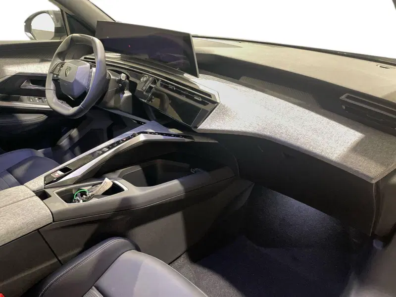 Peugeot 5008 nuova a Salerno (15)