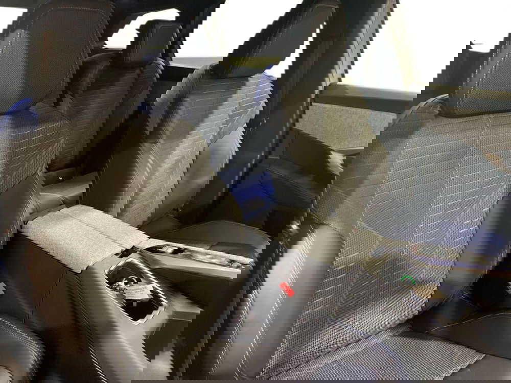 Peugeot 5008 nuova a Salerno (16)