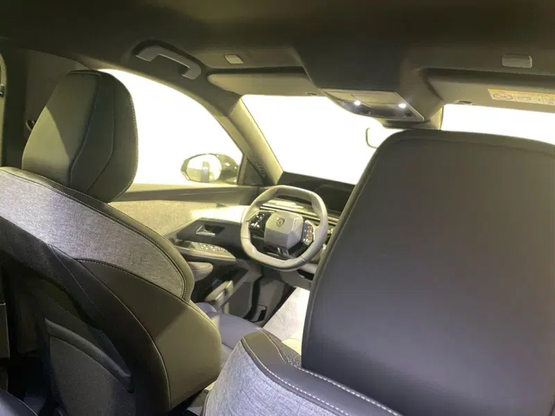 Peugeot 5008 nuova a Salerno (17)