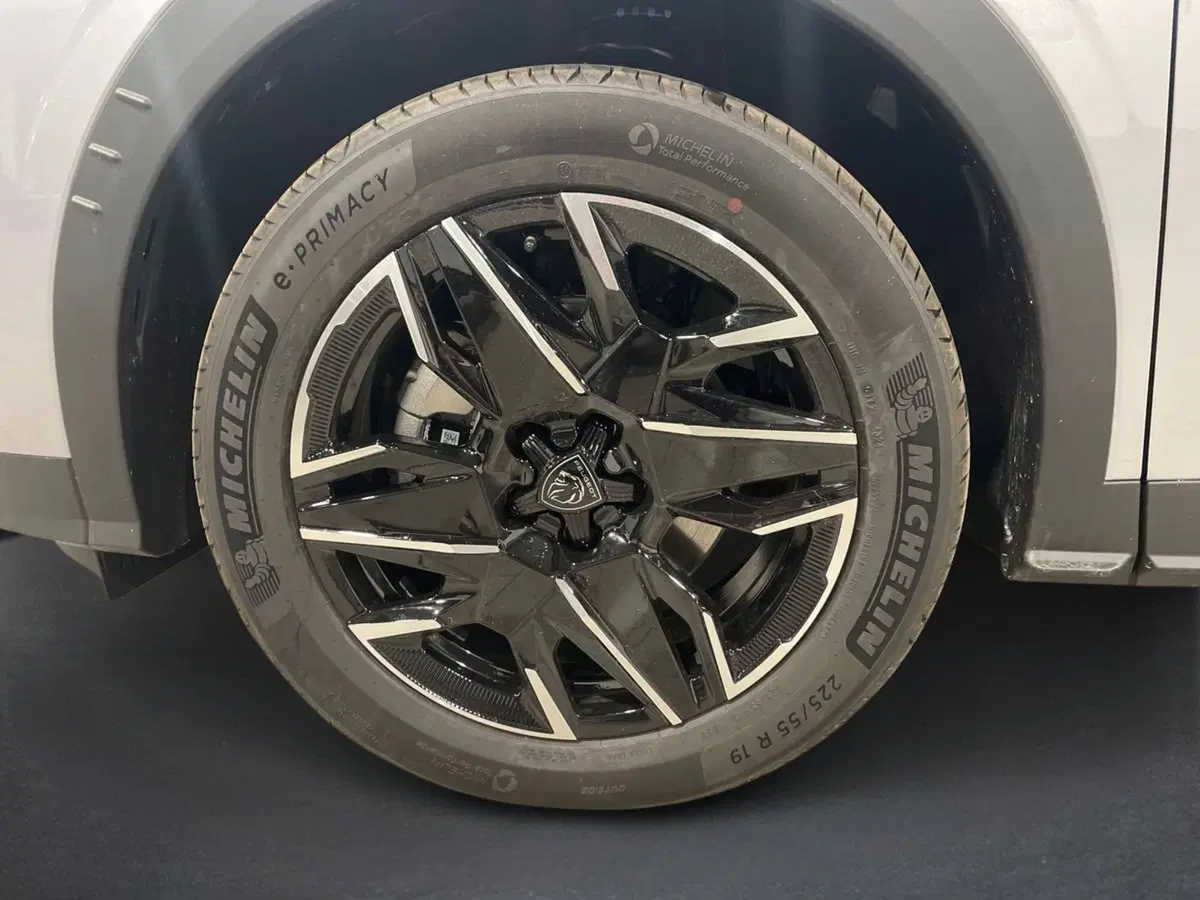 Peugeot 5008 nuova a Salerno (8)