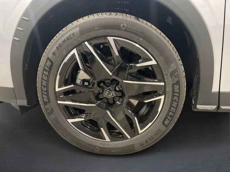 Peugeot 5008 nuova a Salerno (8)