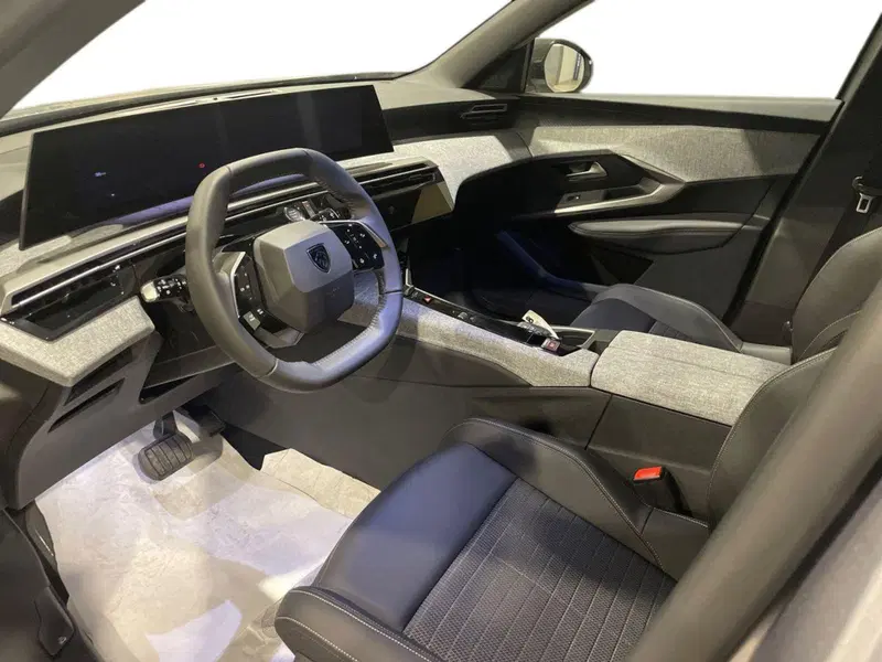 Peugeot 5008 nuova a Salerno (9)